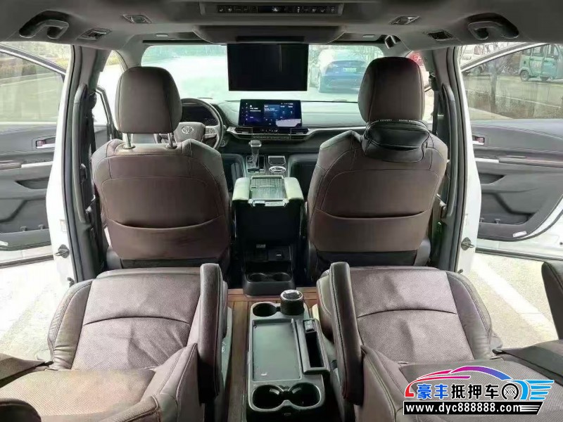 22年丰田塞纳轿车抵押车出售