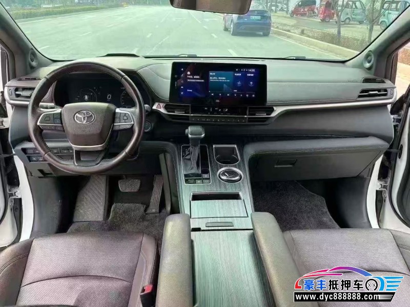 22年丰田塞纳轿车抵押车出售