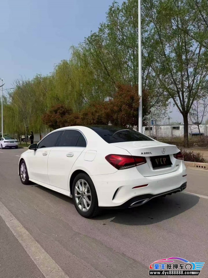 19年奔驰A轿车抵押车出售