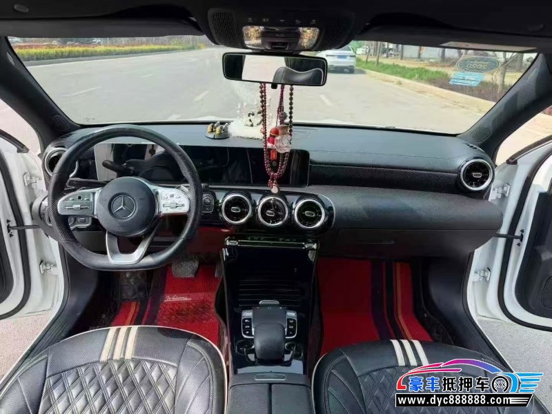 19年奔驰A轿车抵押车出售