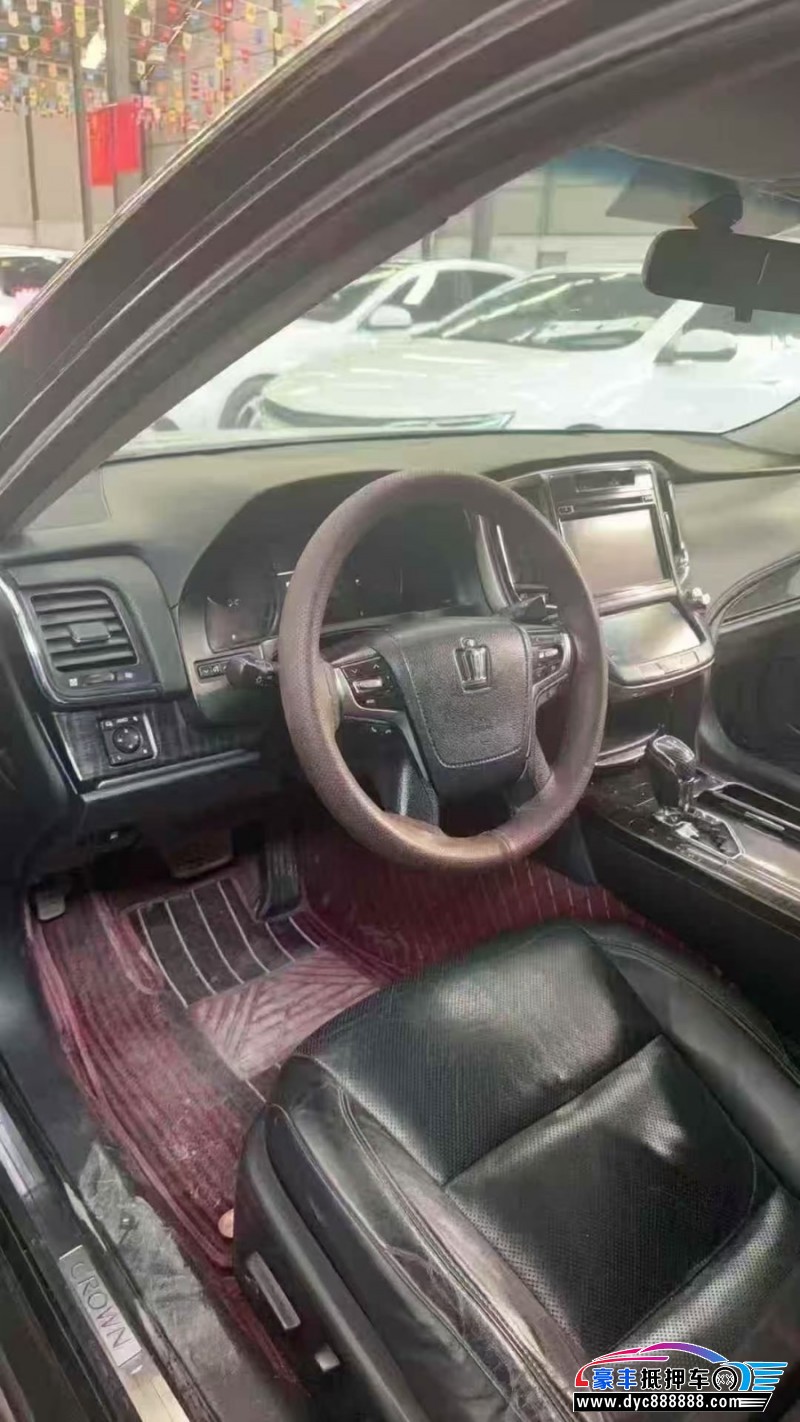 18年丰田皇冠轿车抵押车出售