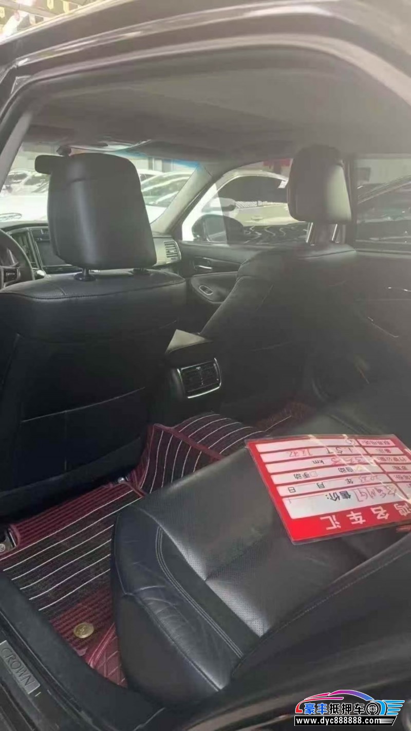 18年丰田皇冠轿车抵押车出售