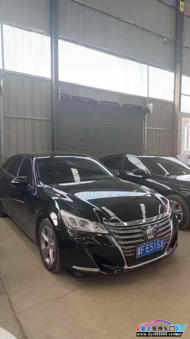 18年丰田皇冠轿车抵押车出售