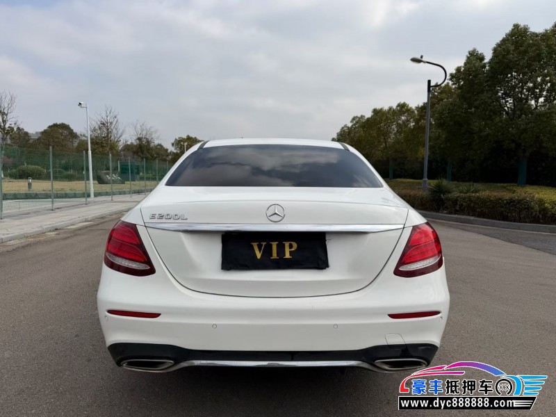 17年奔驰E轿车抵押车出售