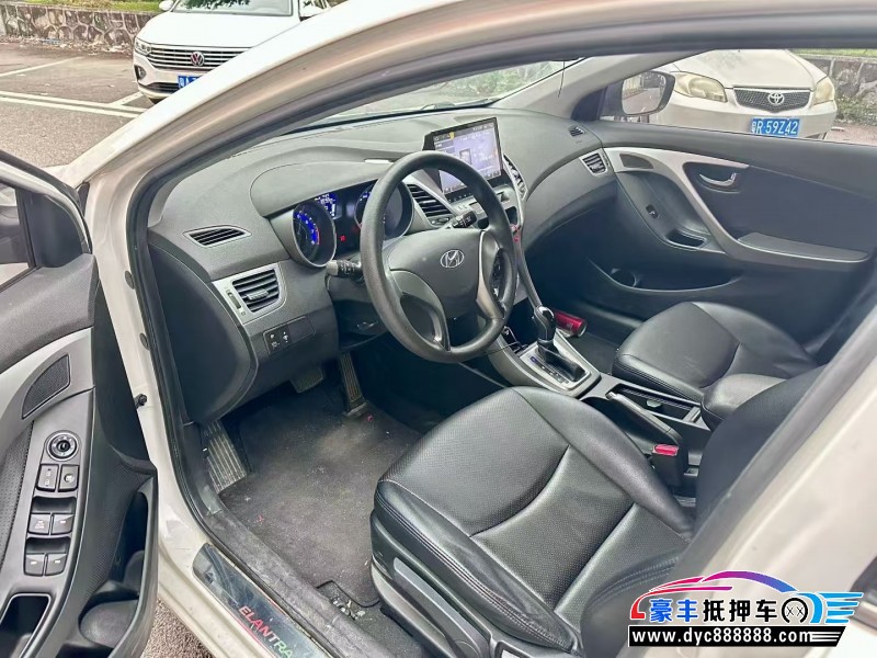 17年现代朗动轿车抵押车出售