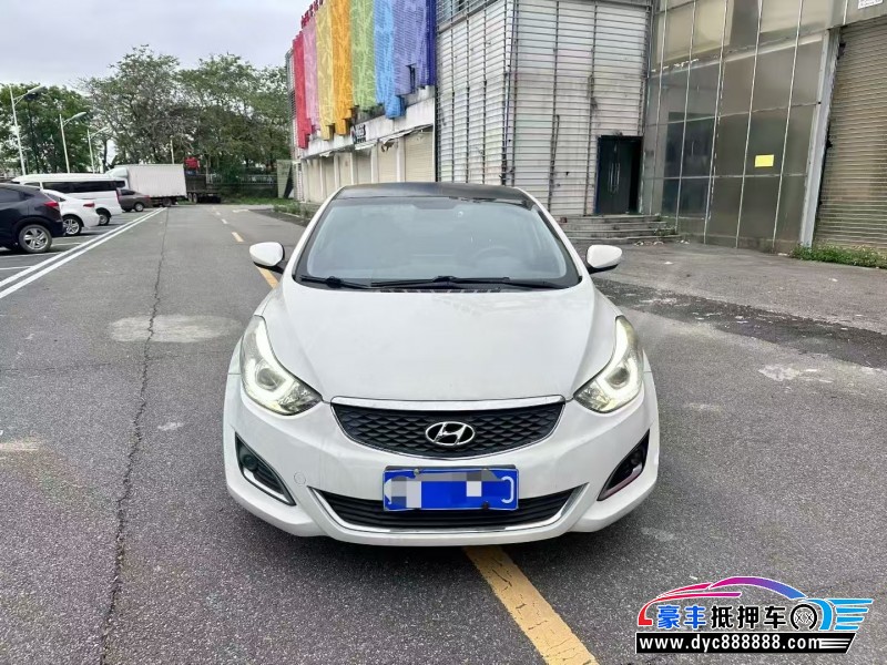 抵押车出售17年现代朗动轿车