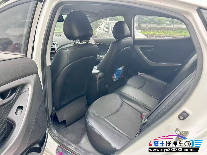 17年现代朗动轿车抵押车出售