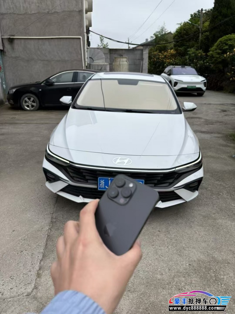 抵押车出售25年现代伊兰特轿车