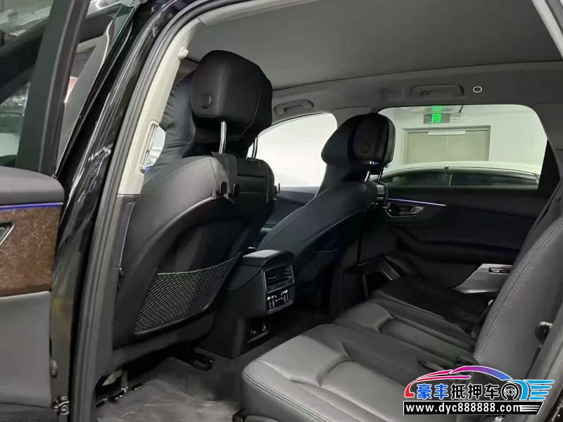 24年奥迪Q5轿车抵押车出售