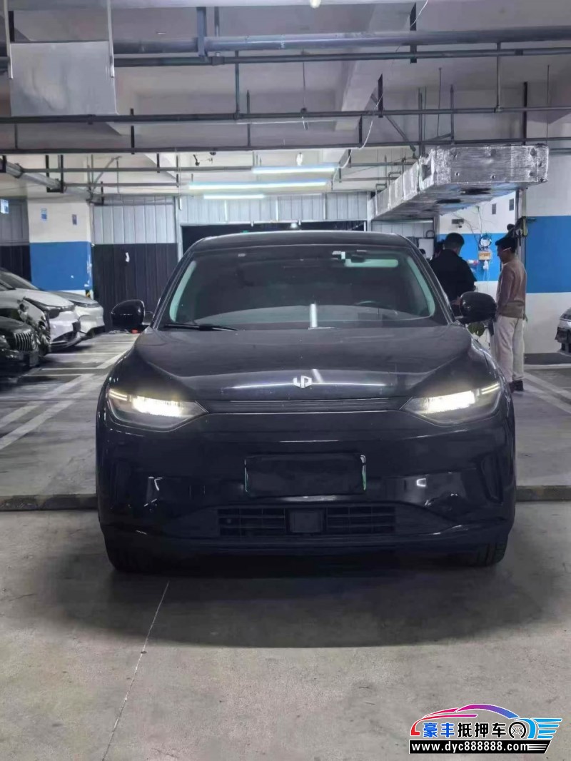 抵押车出售24年零跑C11轿车