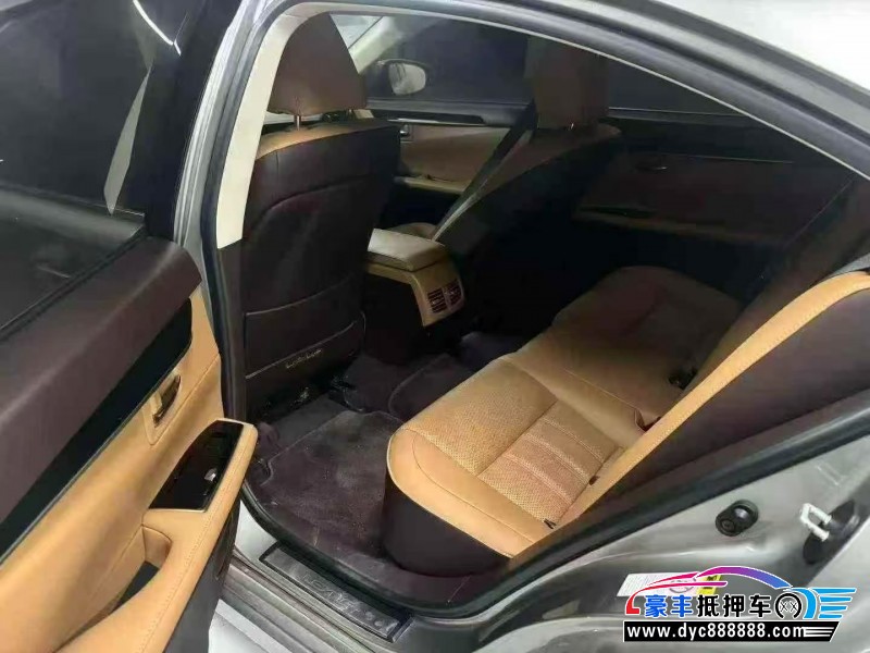 17年雷克萨斯ES轿车抵押车出售