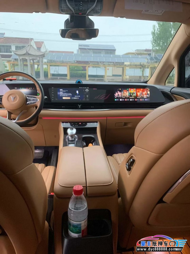 24年岚图梦想家轿车抵押车出售