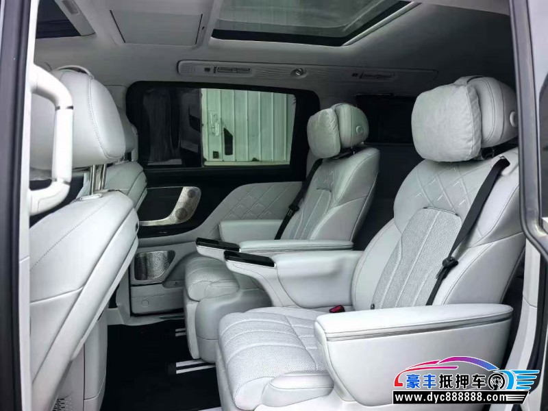 26年岚图梦想家轿车抵押车出售