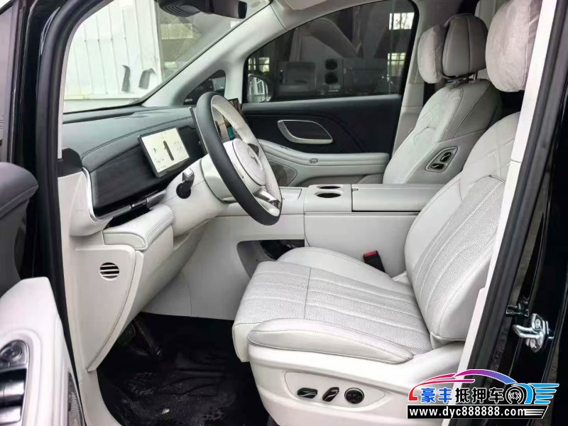 26年岚图梦想家轿车抵押车出售