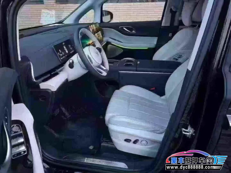 25年岚图梦想家轿车抵押车出售