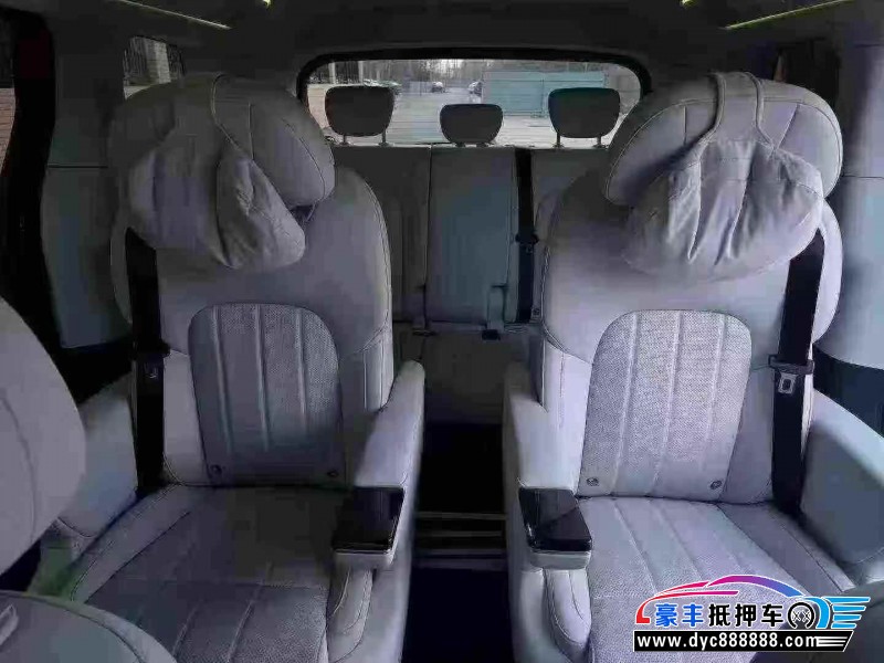 25年岚图梦想家轿车抵押车出售