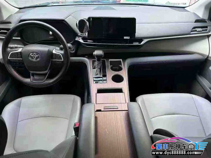 24年丰田格瑞维亚轿车抵押车出售