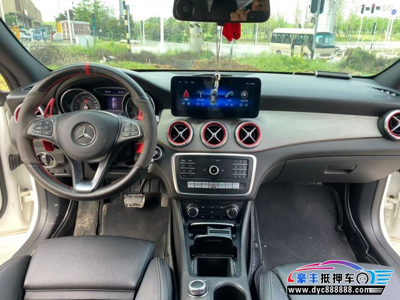 18年奔驰CLA轿车抵押车出售