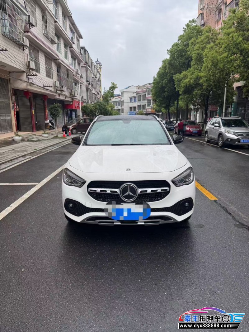 抵押车出售22年奔驰GLA轿车