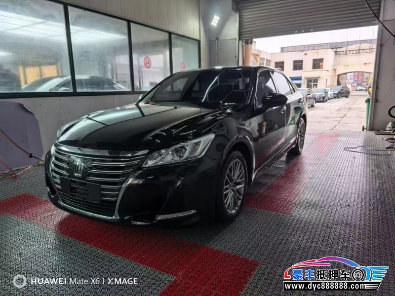 17年丰田皇冠轿车