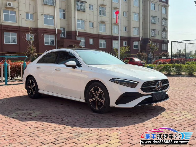 24年奔驰A轿车抵押车出售