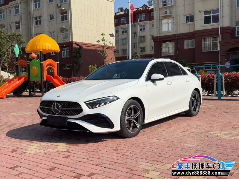 24年奔驰A轿车抵押车出售