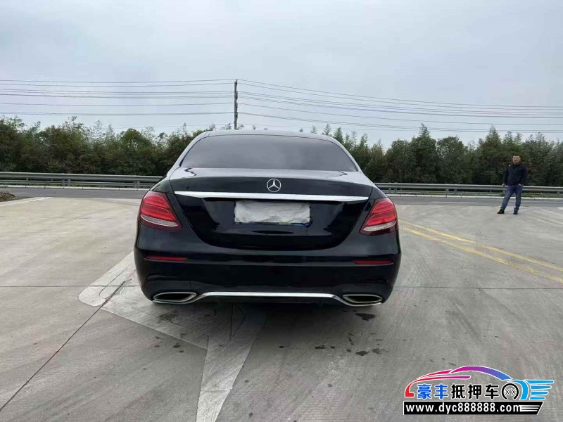 17年奔驰E轿车抵押车出售