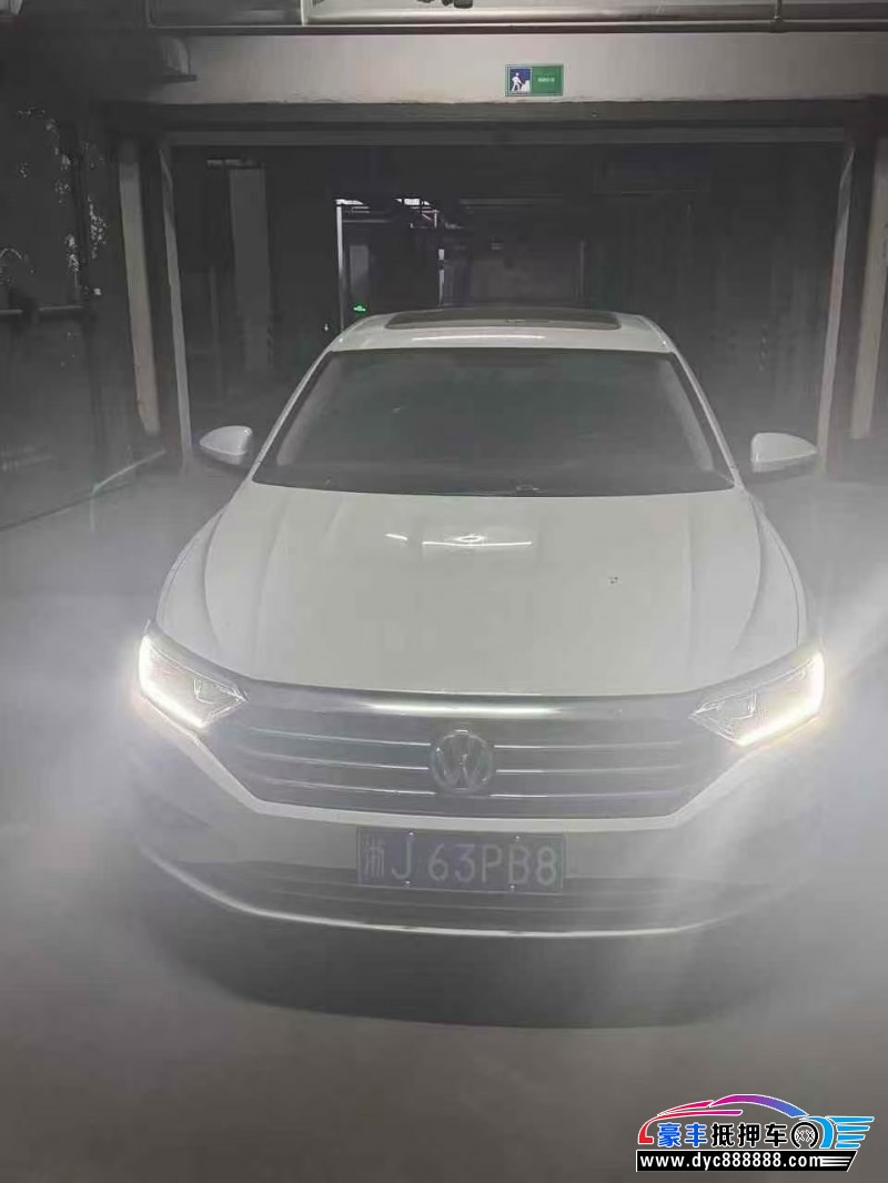 抵押车出售21年大众速腾轿车