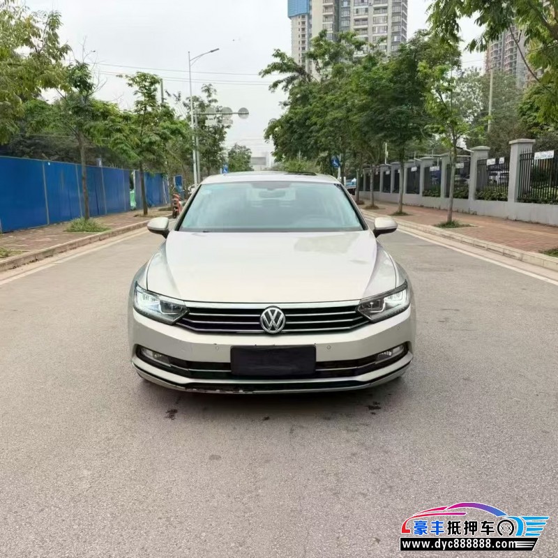 抵押车出售17年大众迈腾轿车