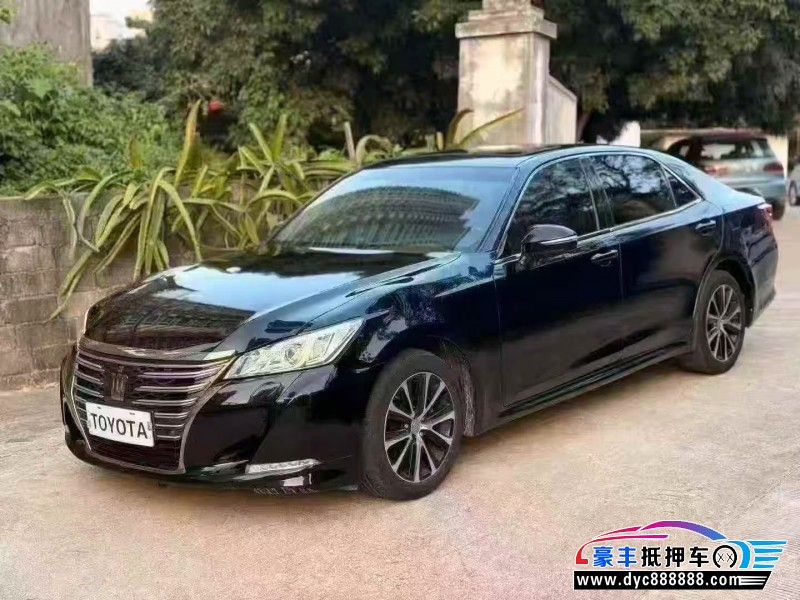 18年丰田皇冠轿车抵押车出售