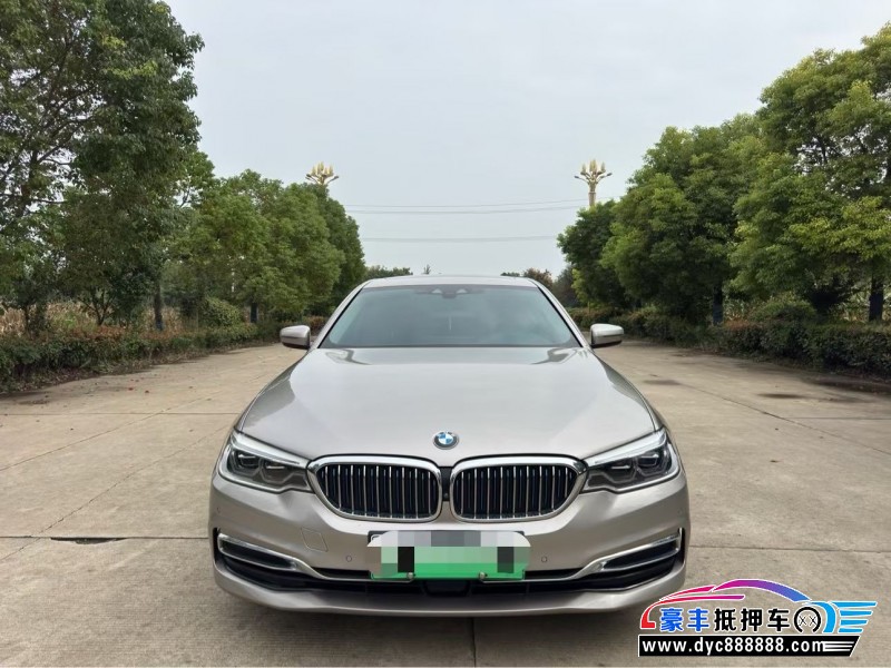 抵押车出售19年宝马5系轿车
