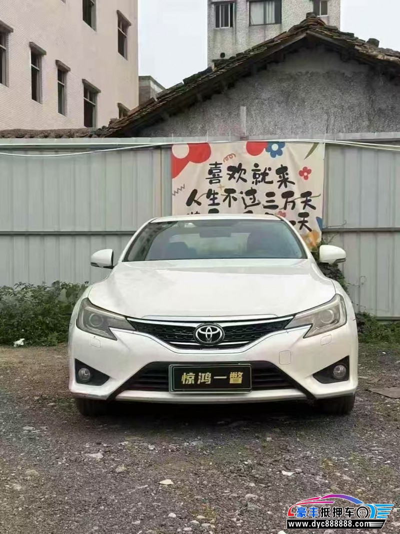 抵押车出售15年丰田锐志轿车