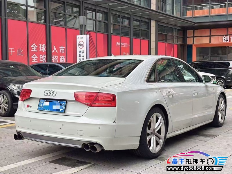 13年奥迪S8轿车抵押车出售