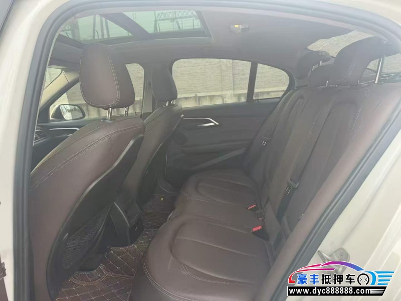 20年宝马1系轿车抵押车出售