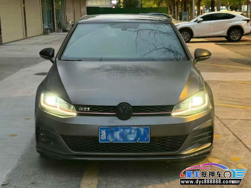 抵押车出售18年大众高尔夫轿车