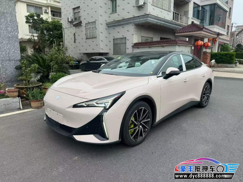 26年极狐阿尔法S轿车抵押车出售