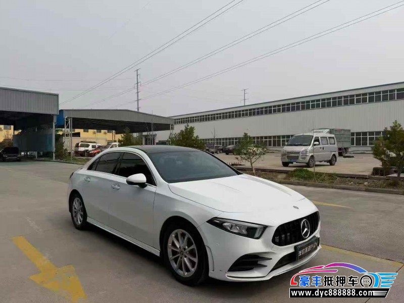 22年奔驰A轿车抵押车出售