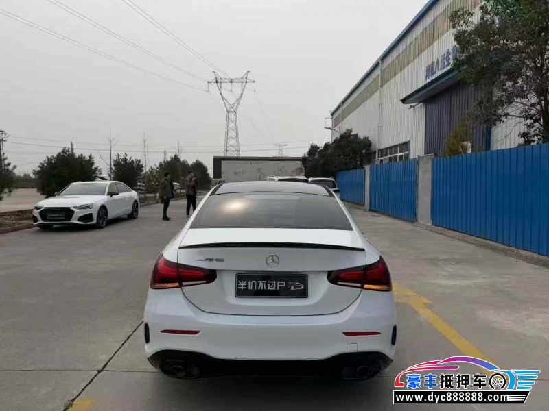 22年奔驰A轿车抵押车出售