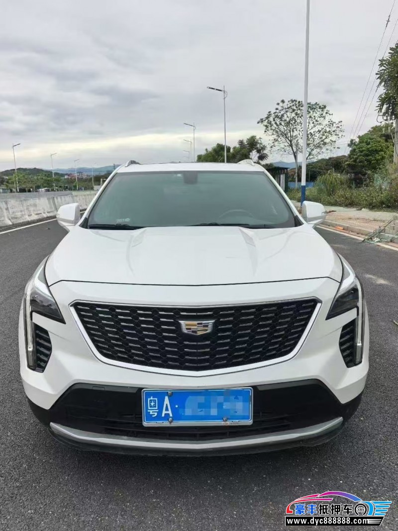 抵押车出售18年凯迪拉克XT4轿车