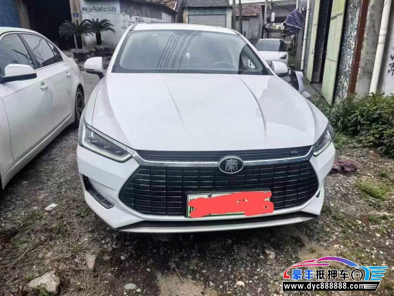 抵押车出售20年比亚迪秦轿车