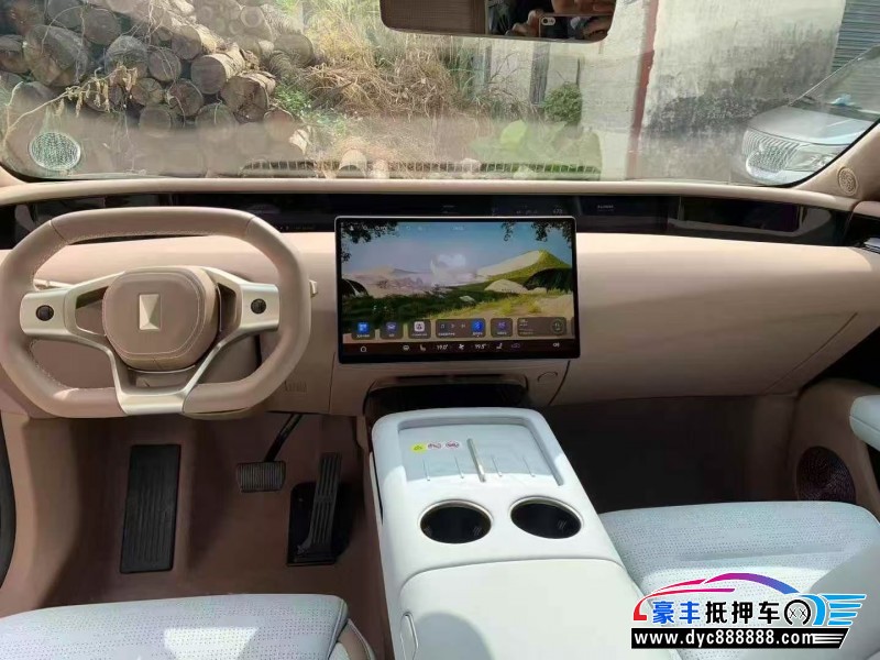 25年阿维塔07轿车抵押车出售