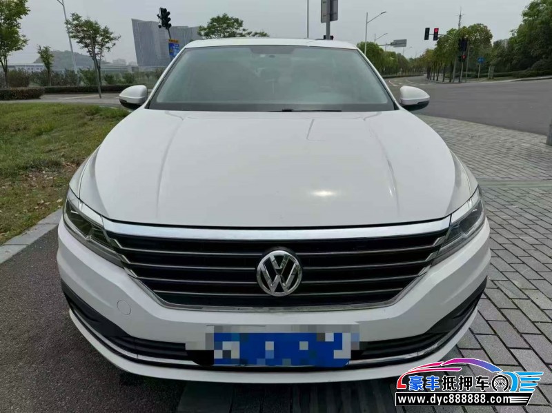 抵押车出售19年大众朗逸轿车