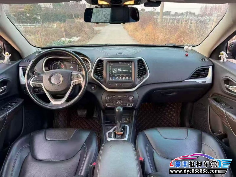 20年Jeep自由光轿车抵押车出售