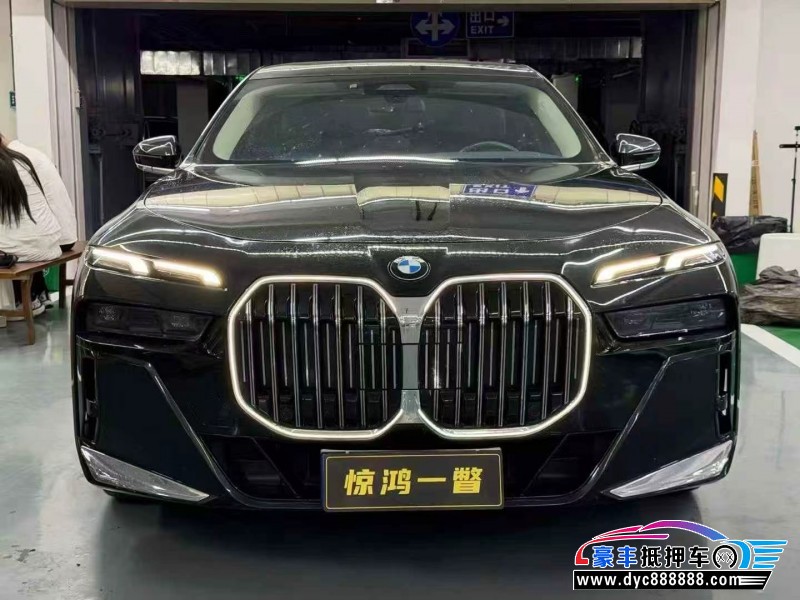 抵押车出售23年宝马7系轿车