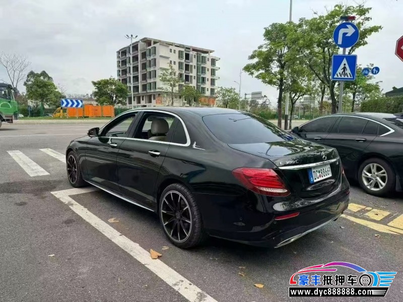 17年奔驰E轿车抵押车出售