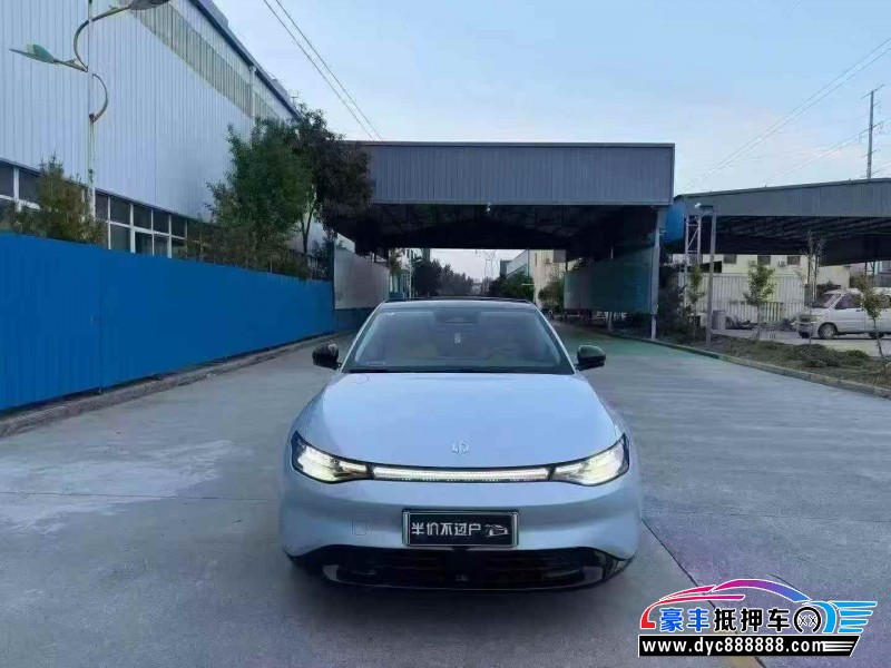 抵押车出售25年零跑c01轿车