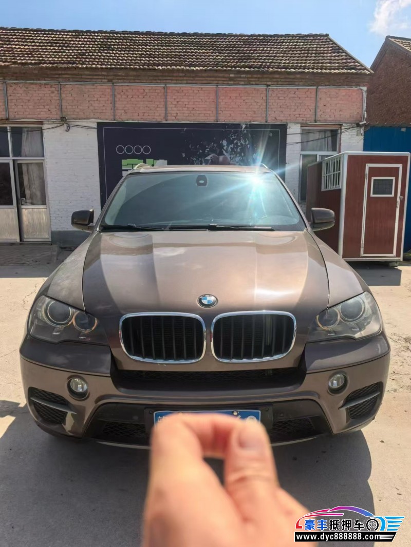 抵押车出售12年宝马X5轿车
