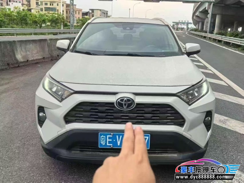 抵押车出售22年丰田RAV4轿车