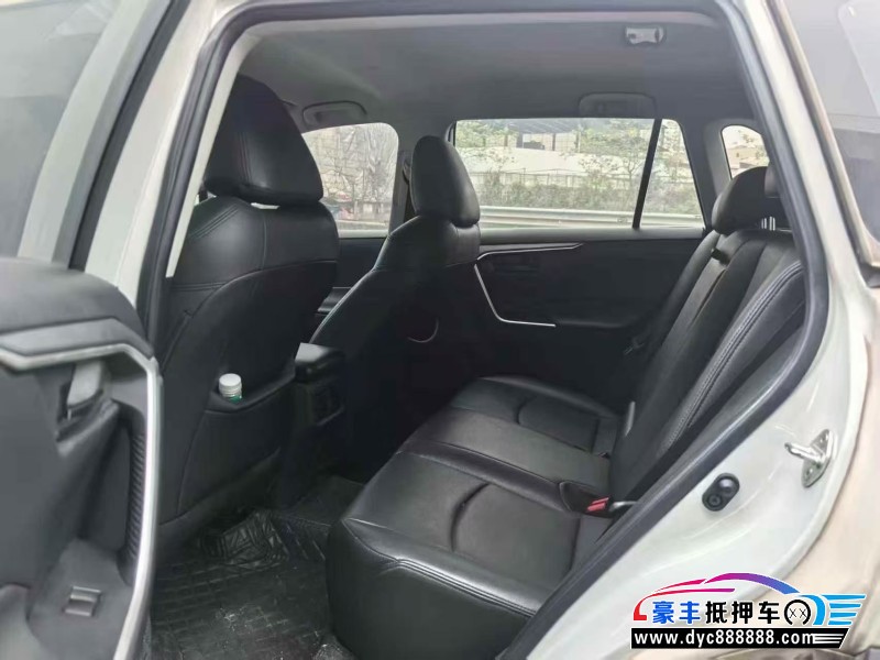 22年丰田RAV4轿车抵押车出售