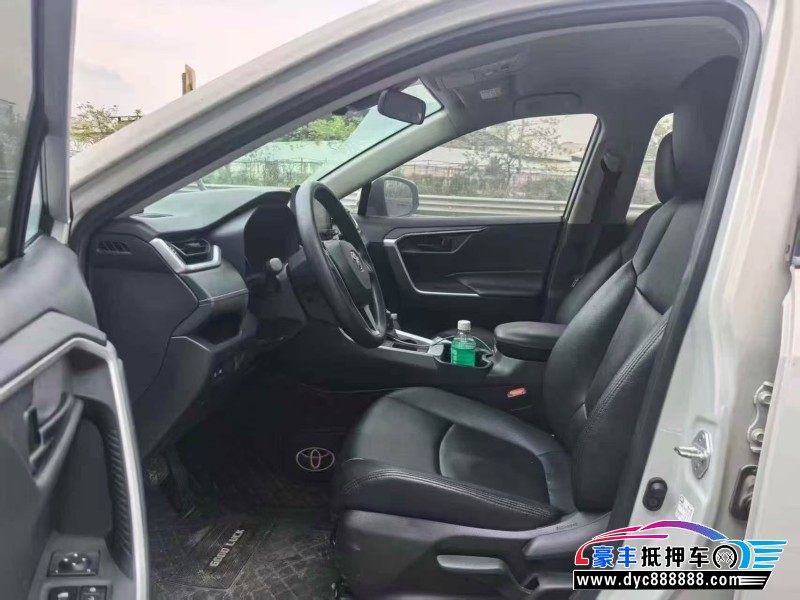 22年丰田RAV4轿车抵押车出售
